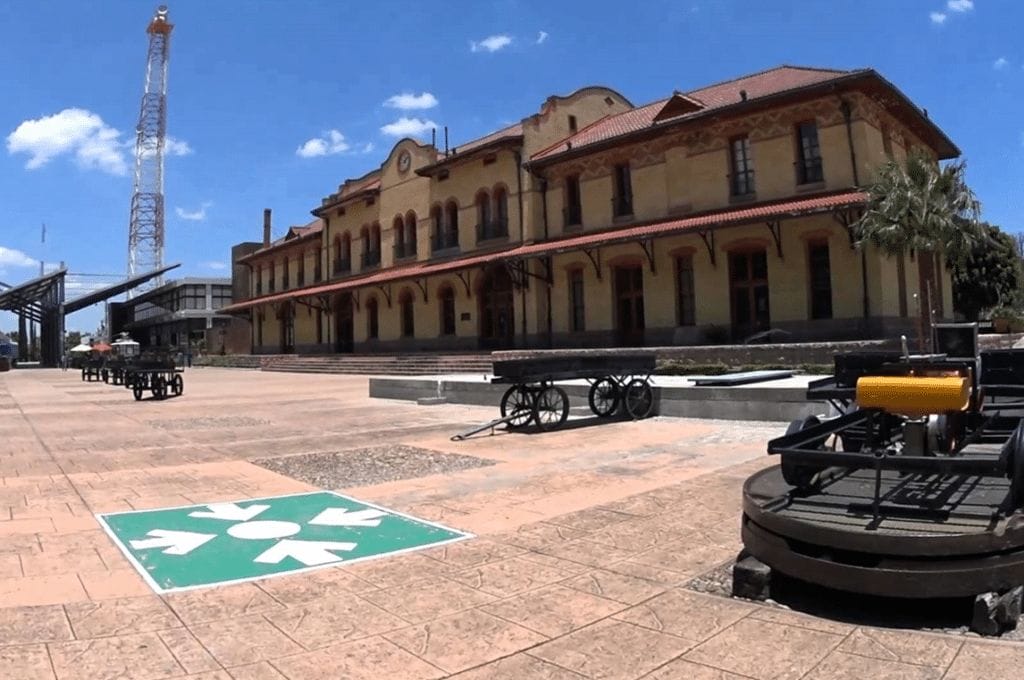 Plaza De Las Tres Centurias in Mexico